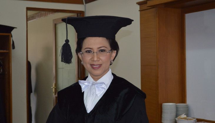 Profil Prof. Ova Emilia, Rektor Perempuan Kedua UGM