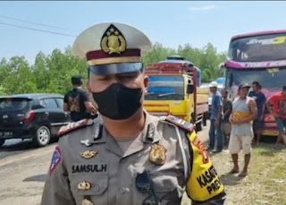 Gegara Puntung Rokok, Bus Angkut 35 Penumpang Terguling di Sumbawa