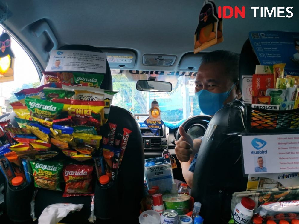 Gudianto, Sopir Taksi Viral yang Memenuhi Mobilnya dengan Snack