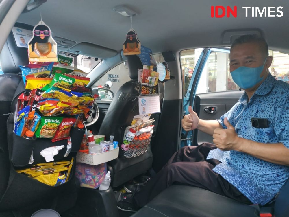 Gudianto, Sopir Taksi Viral yang Memenuhi Mobilnya dengan Snack