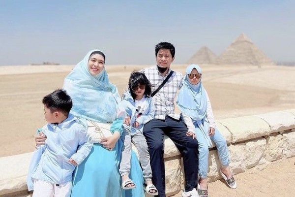 10 Potret Oki Setiana Dewi Liburan ke Mesir, Ada Misi Khusus