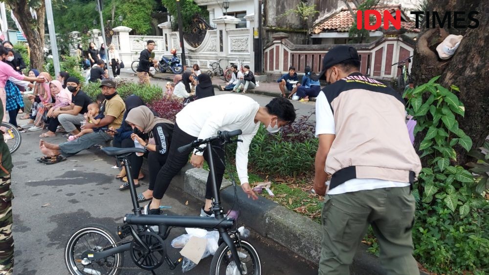 Gibran Geram Banyak Sampah di CFD, Sampai Punguti Sendiri