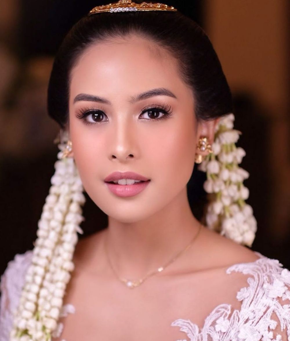 10 Ide Makeup dan Kebaya Akad Nikah Maudy Ayunda, Berkelas!