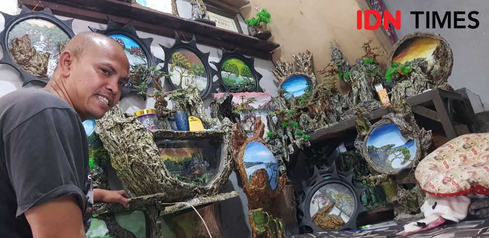 Kisah Pandi, Pelukis Kab.Bandung Ubah Sampah Diapers Jadi Karya Seni