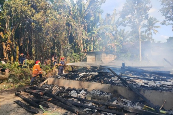 Rumah Milik Perempuan Paruh Baya di Lombok Tengah Ludes Terbakar