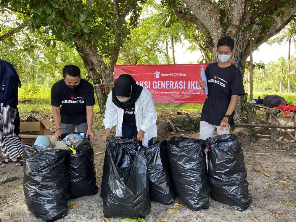 Aksi Iklim Anak-Anak Donggala: Tanam Bakau Cegah Bencana Banjir Rob