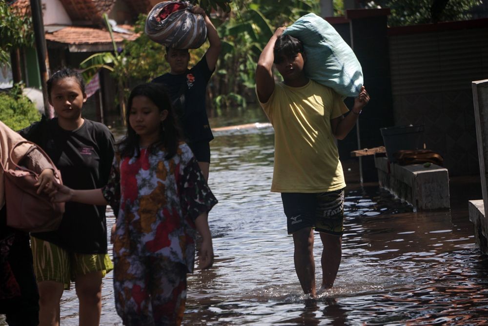 Banjir Rob Kian Tak Terkendali, Pesisir Pantai Meluas Digerus Lautan