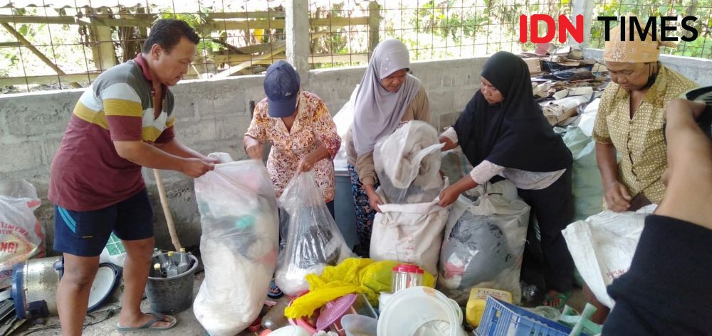 Pak RT di Bantul Olah Sampah Plastik Jadi Minyak Tanah‎