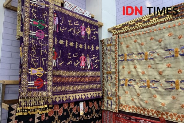 7 Referensi Rumah Tapis Lampung Paling Populer, Oleh-Oleh Mewah!