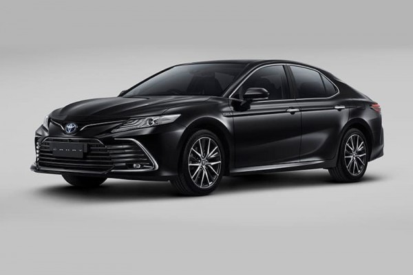Toyota Camry Hybrid 2021: Harga dan Spesifikasi