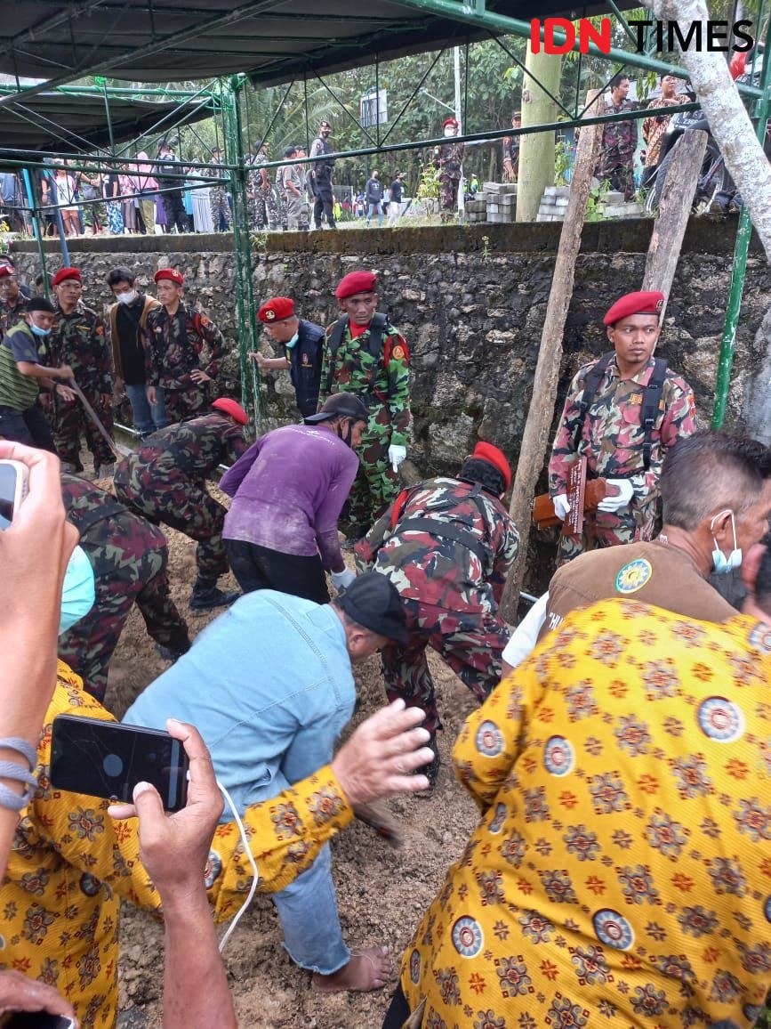 Jenazah Buya Tiba di Makam Husnul Khatimah Donomulyo Kulon Progo   