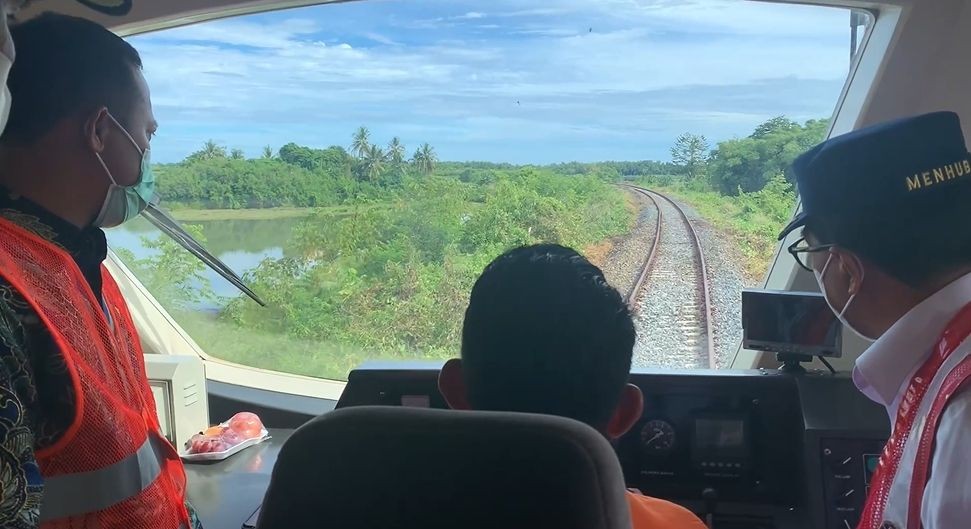 Menhub Cek Langsung Proyek Rel Kereta Makassar-Parepare