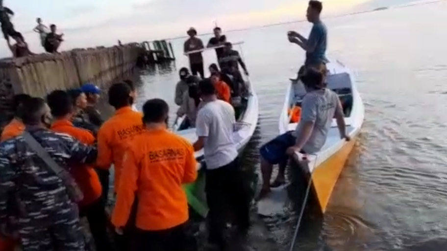 25 Korban Kapal Tenggelam di Selat Makassar Belum Ditemukan