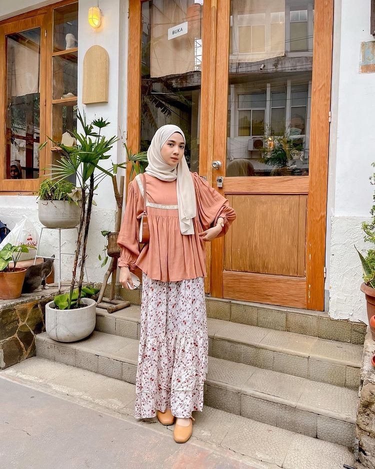 10 Ide Padu Padan Rok Ala Selebgram Hijabers Richaeu, Kece!