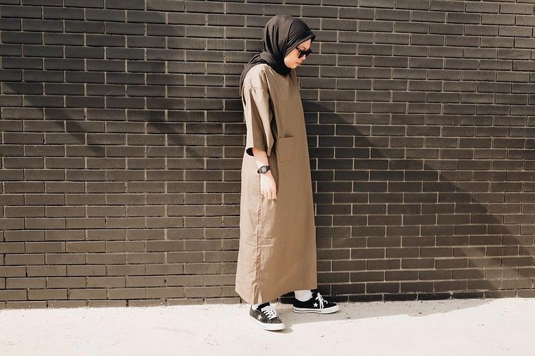 10 OOTD Hijab Ala Anak Band Gania Alinda, Trendi dan Gampang Disontek