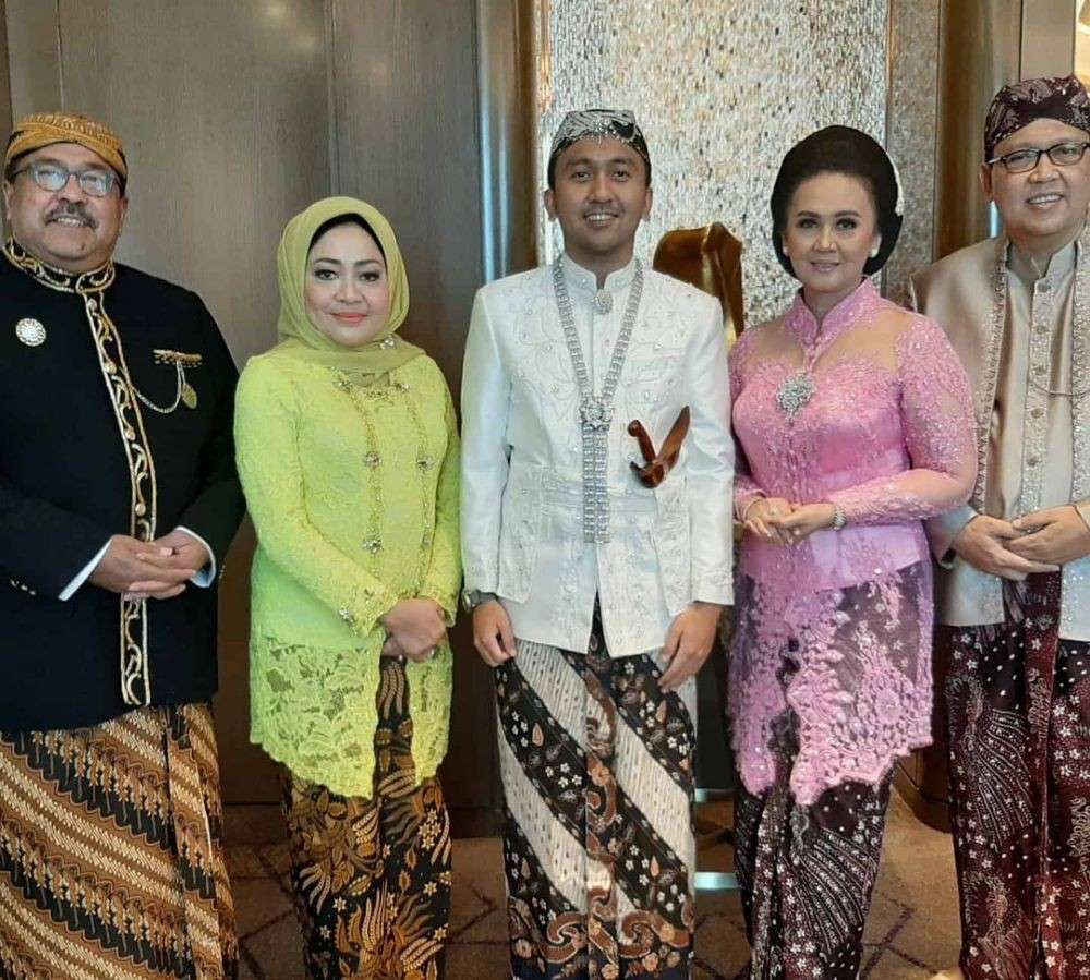 9 Ide Kebaya Dan Batik Ala Istri Pejabat, Etnik Nan Berkelas