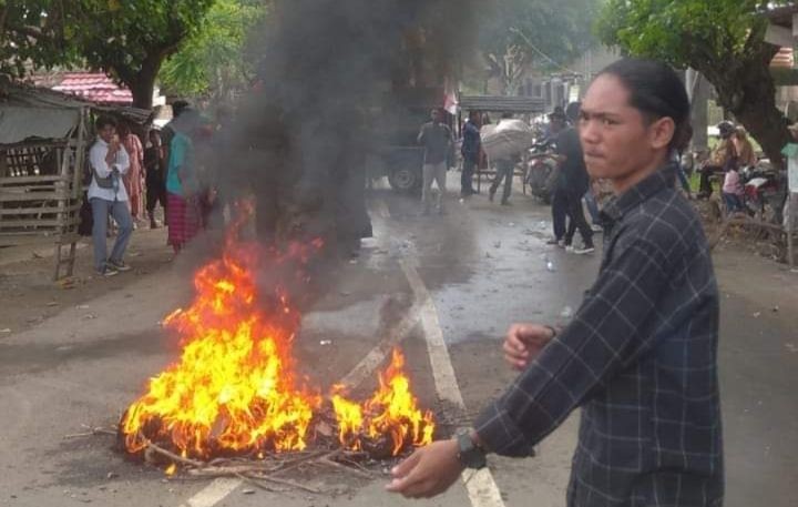 Penahanan 10 Demonstran yang Blokade Jalan di Bima Ditangguhkan
