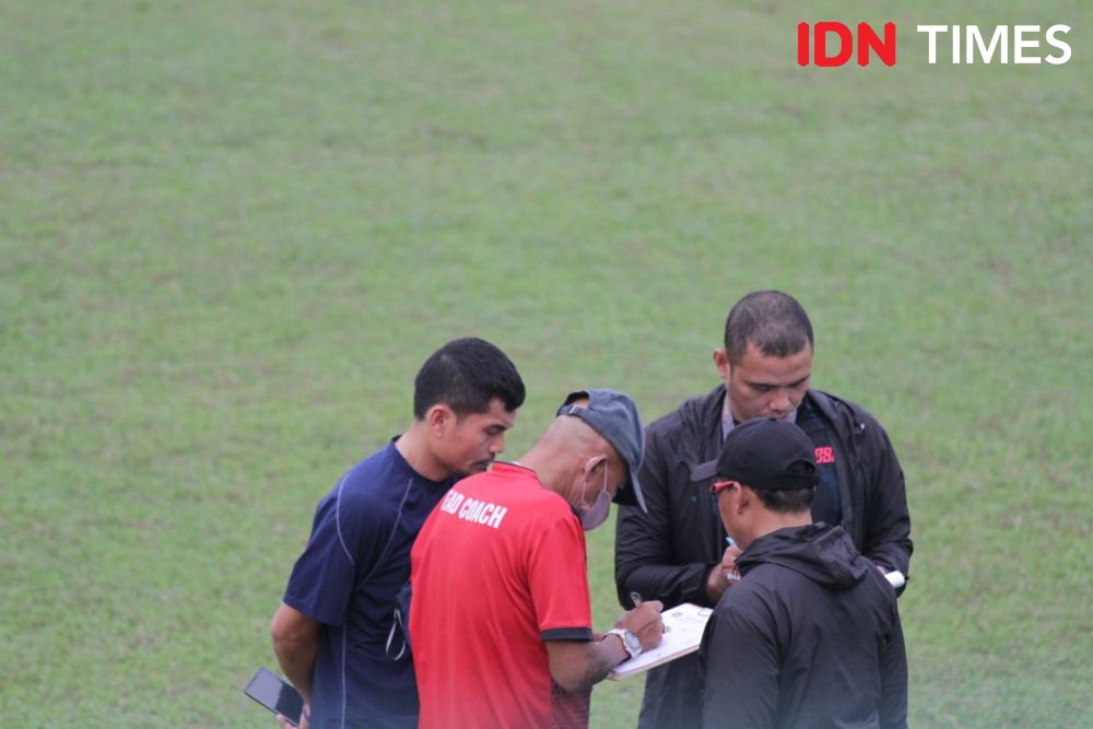Mantan Bek PSMS, Aulia Siregar Resmi Asisten Pelatih Karo United 