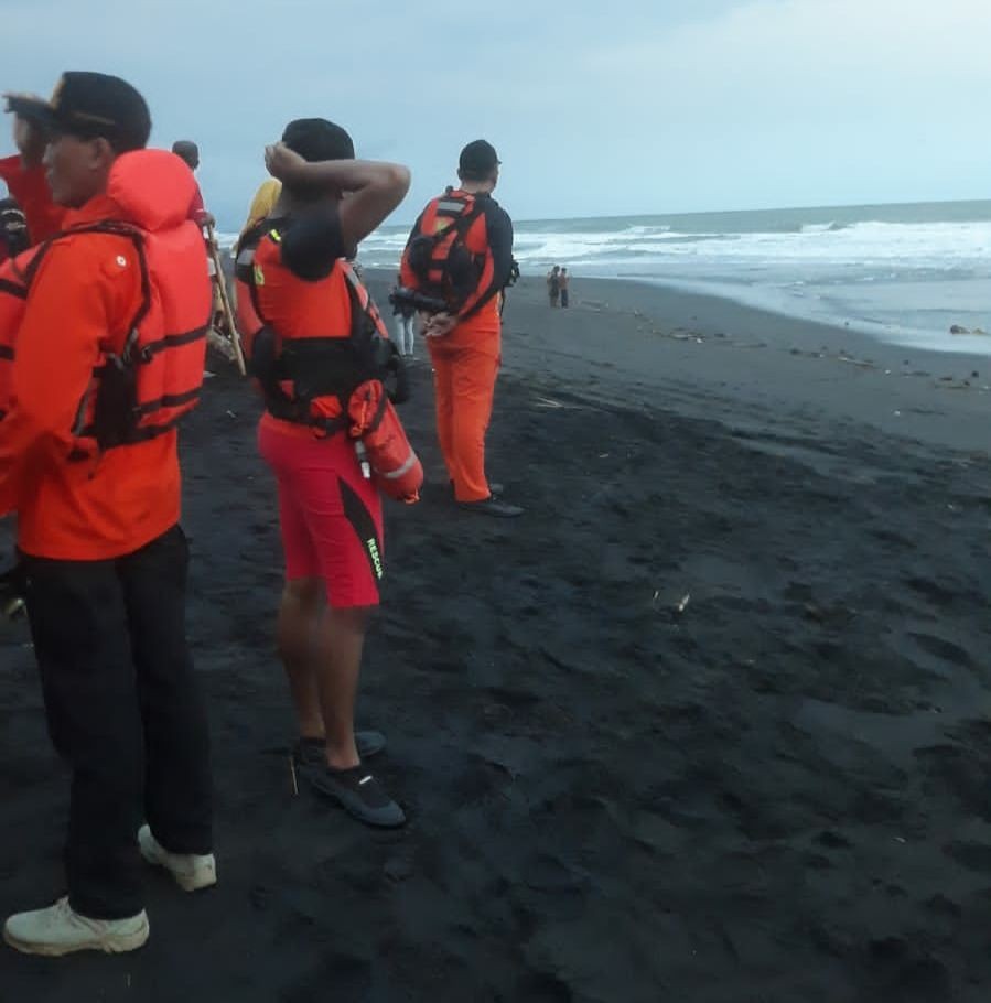 Bocah 13 Tahun Hilang Digulung Ombak Pantai Congot Kulon Progo