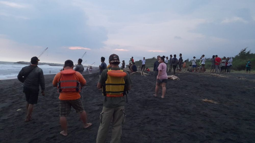 Bocah 13 Tahun Hilang Digulung Ombak Pantai Congot Kulon Progo