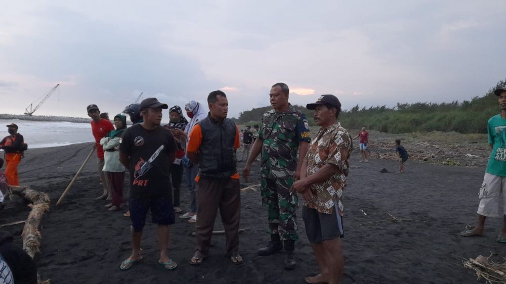 Bocah 13 Tahun Hilang Digulung Ombak Pantai Congot Kulon Progo