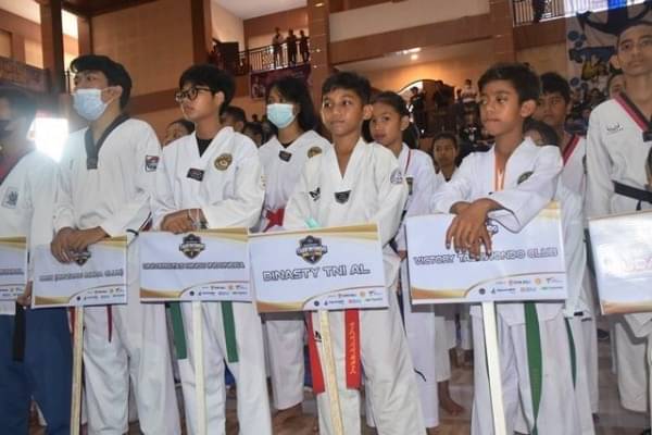 821 Atlet Ikut Kejuaraan Taekwondo Piala Rektor UNHI 2022