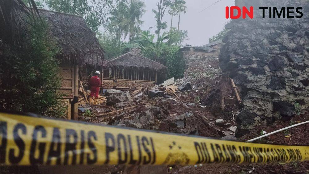 Tebing Roboh Dekat Saung Makan Di Depok, 2 Orang Tewas