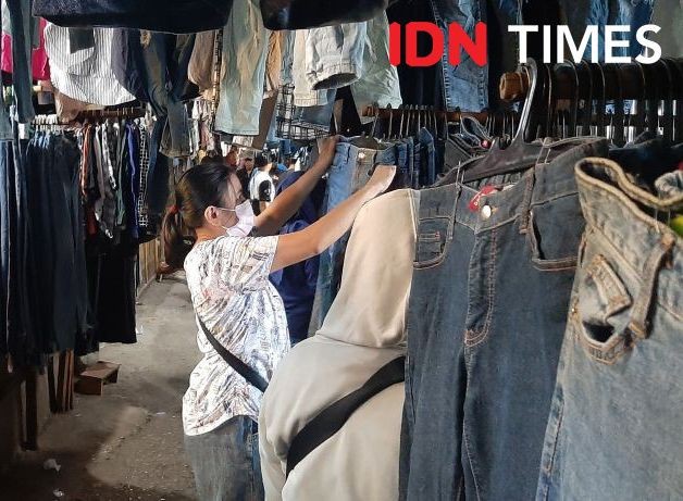 Pejuang Thrifting di Medan, Ada yang Sekedar Hobi Hingga Raup Cuan