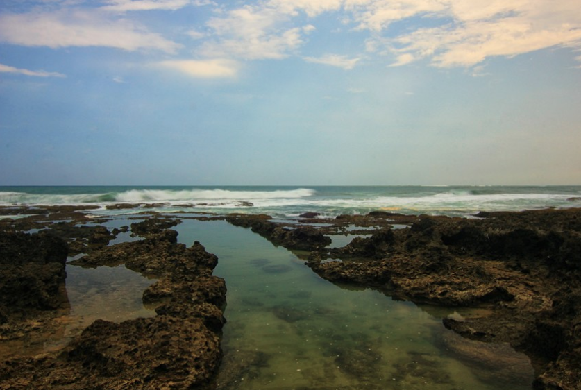 Pantai Cihara Banten Sajikan Deburan Ombak Nan Eksotis