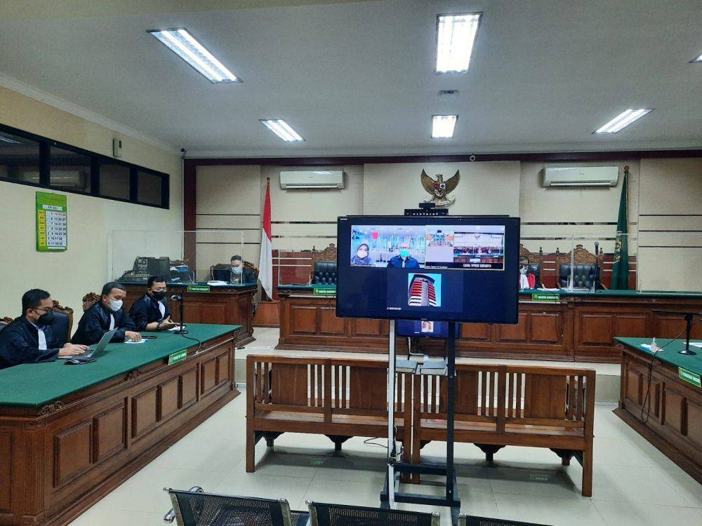 Bupati Probolinggo dan Suami Divonis 4 Tahun Penjara