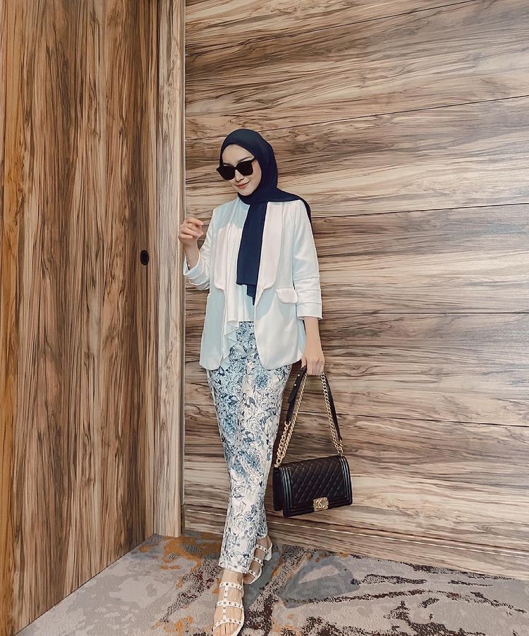 10 Ide Outfit Ke Kantor Ala Melody Prima Stylish Abis