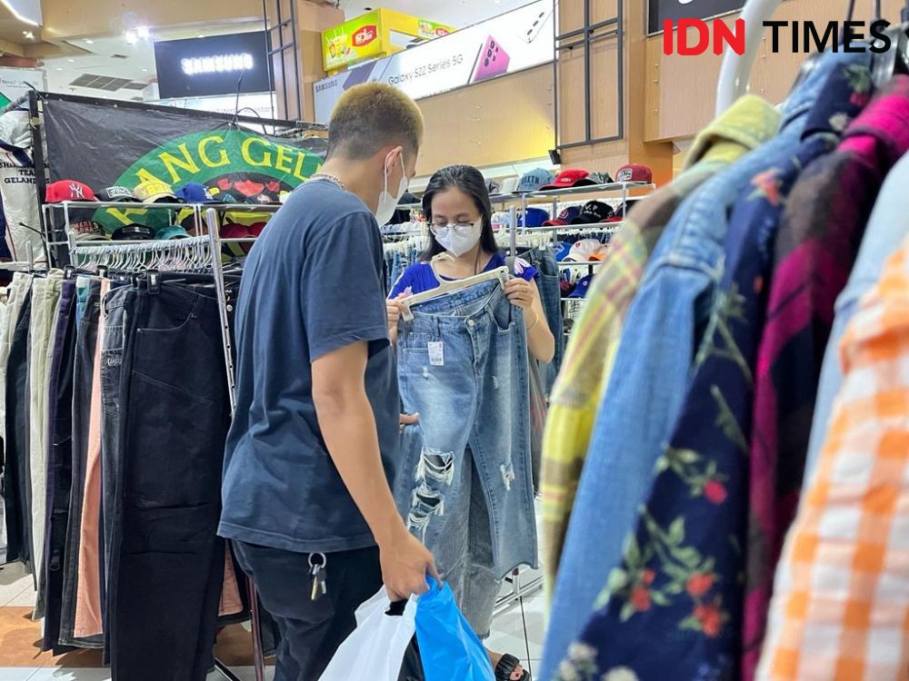Bilik Thrift di Semarang Rela Keliling Kota Berburu Baju Bekas Korean Look 