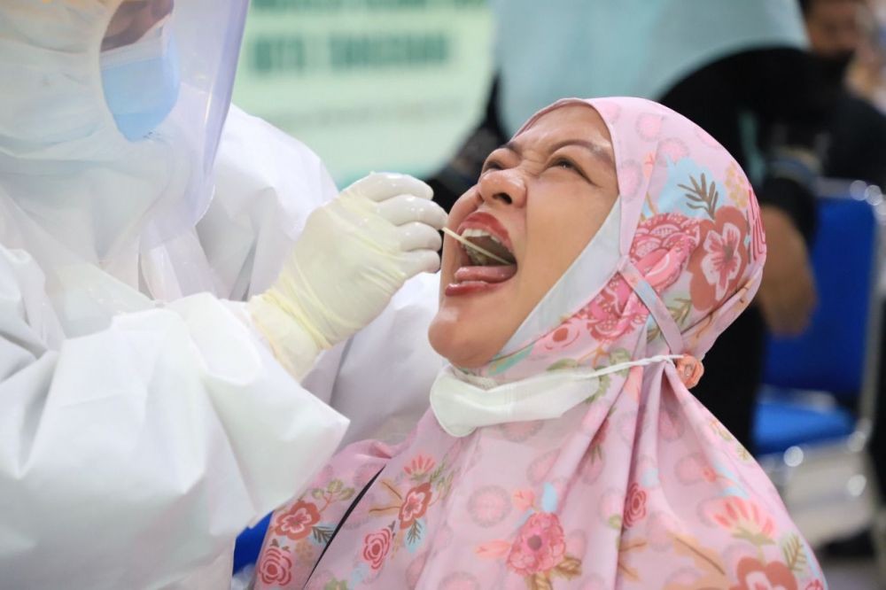 Ratusan Calon Jemaah Haji Tes PCR di Gedung MUI Kota Tangerang