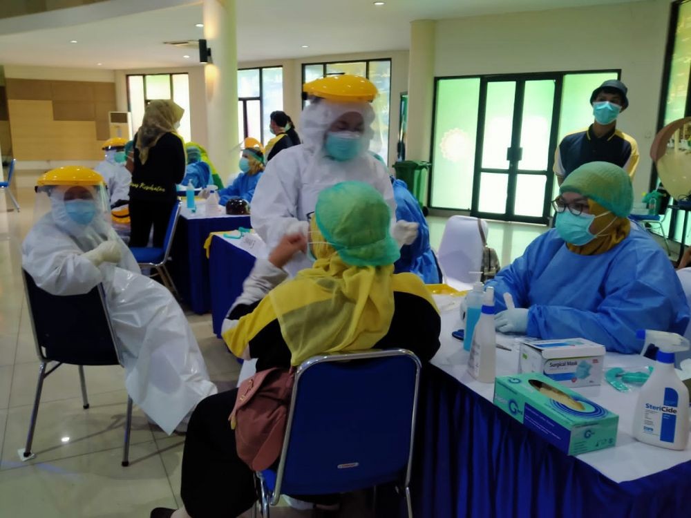Ratusan Calon Jemaah Haji Tes PCR di Gedung MUI Kota Tangerang