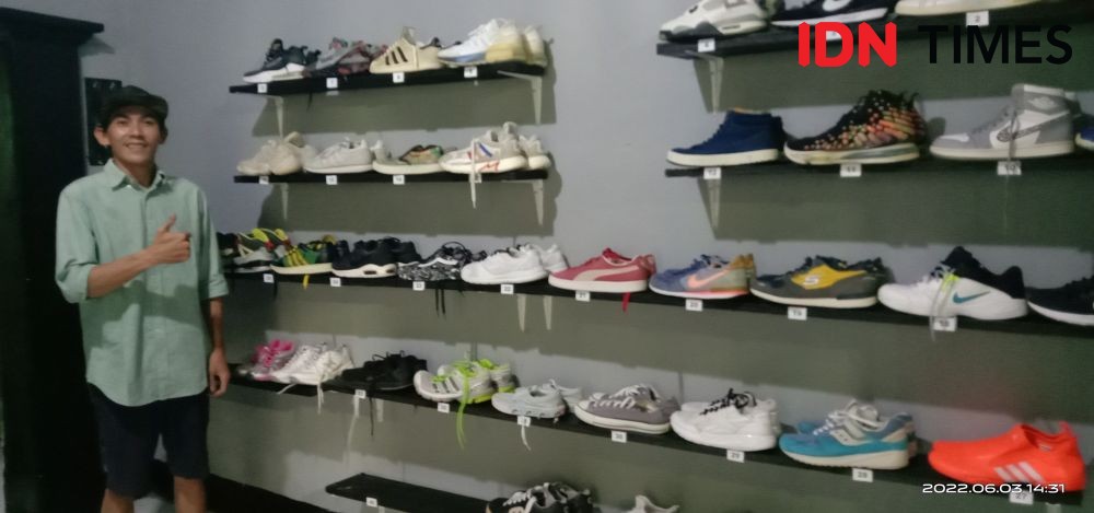 Bisnis Sepatu Bekas, Milenial di Mataram dengan Omzet Puluhan Juta
