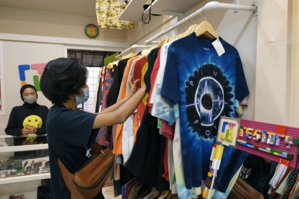 Fesyen Thrifting, Antara Tren Dan Upaya Mengurangi Limbah Te