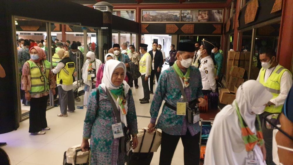 Menag Yaqut Lepas Keberangkatan Calon Jemaah Haji di Bandara Soetta