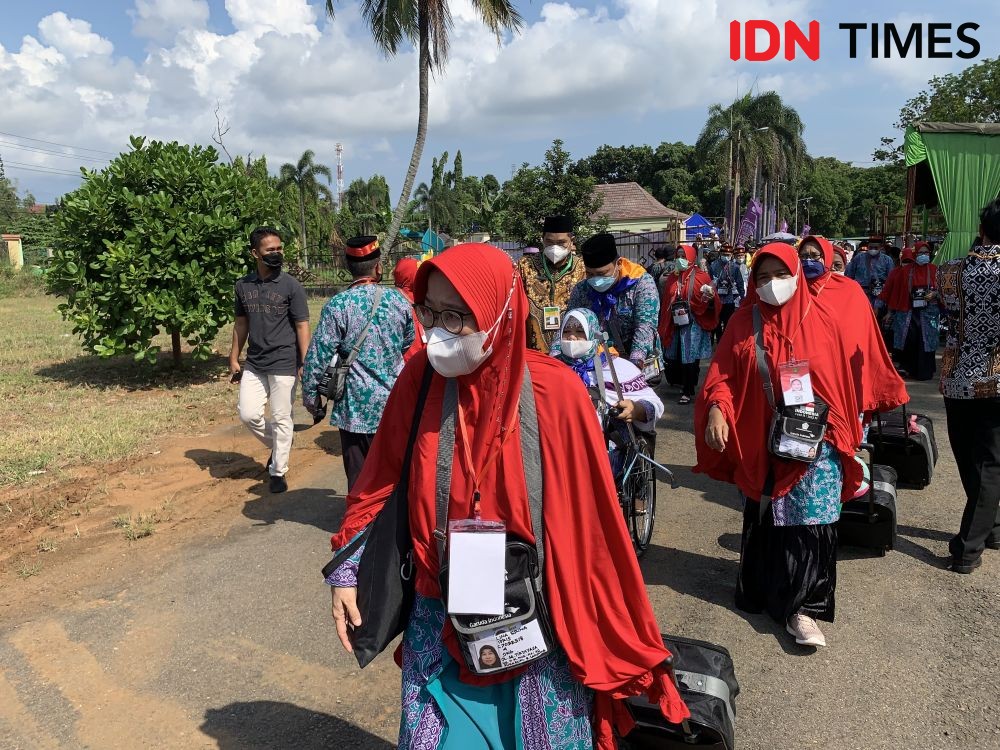 CJH Lampung Hampir Usia 65, Daftar Bareng Suami Berangkat sama Anak