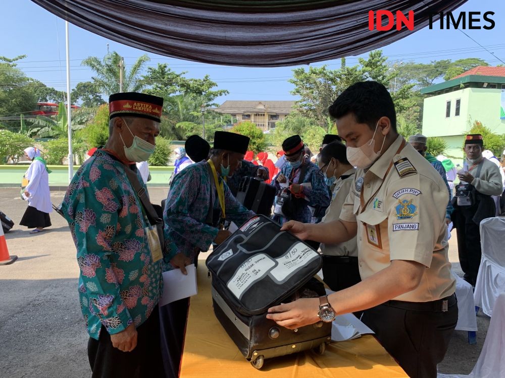 CJH Lampung Hampir Usia 65, Daftar Bareng Suami Berangkat sama Anak