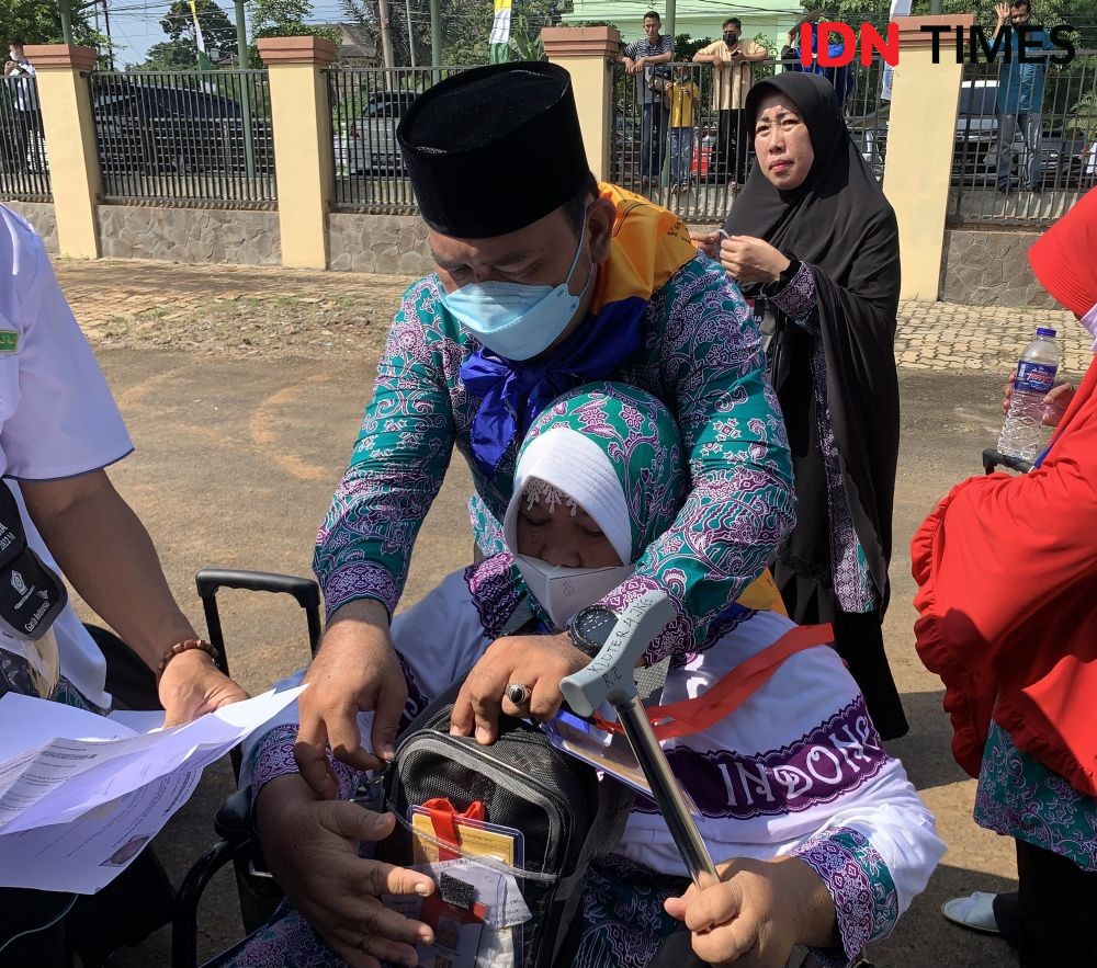 CJH Lampung Hampir Usia 65, Daftar Bareng Suami Berangkat sama Anak