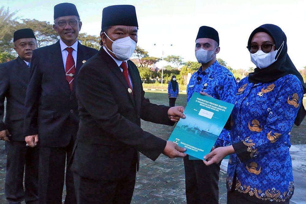 Jelang Lengser, Al Muktabar Rotasi Ratusan Pejabat Pemprov Banten 