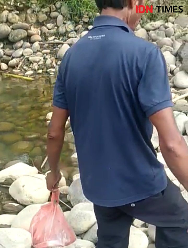 Heboh! Warga Temukan Janin Bayi Mengambang di Sungai Remban