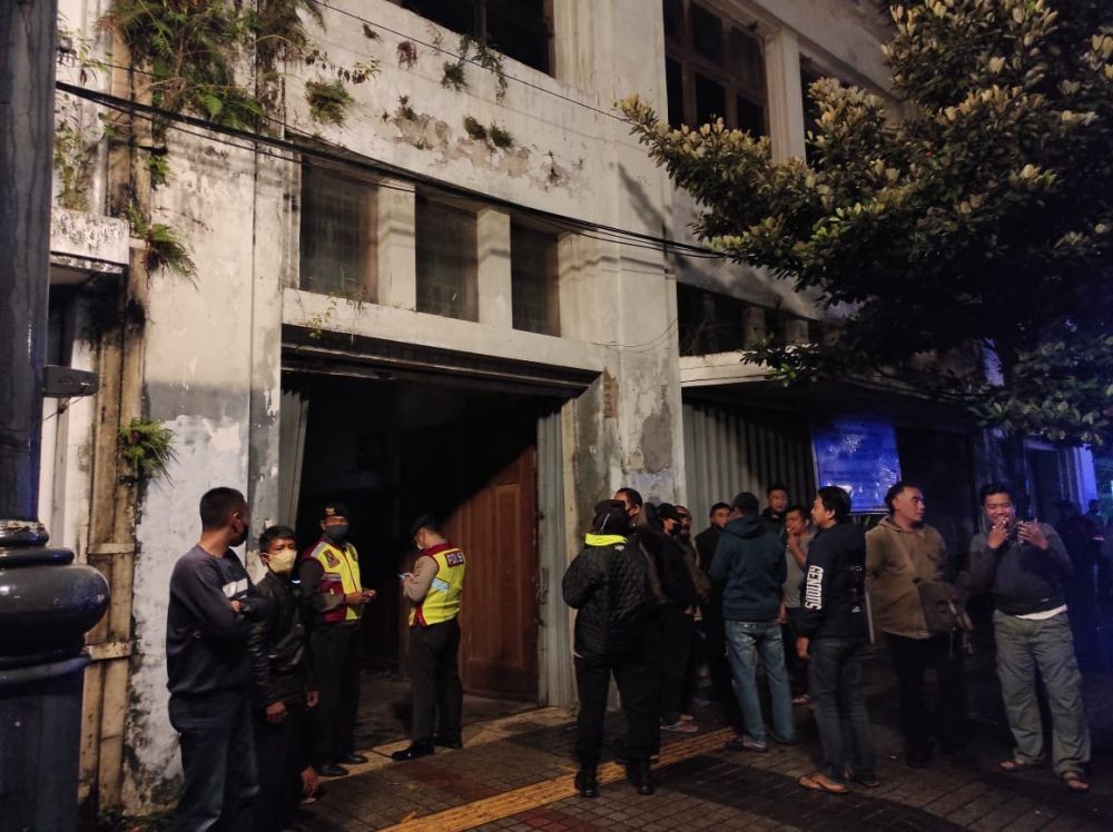 Senjata Api dan Bahan Peledak Ditemukan di Bangunan Tua Kota Bandung