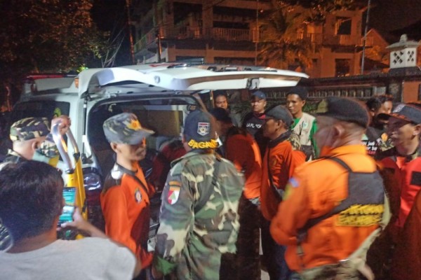 Jasad Pelajar SMA yang Terseret Ombak Pantai Double Six Ditemukan