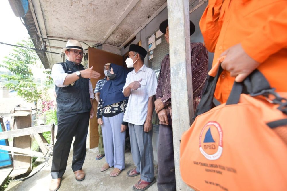 Kunjungi Lokasi Bencana, Ridwan Kamil: Maaf Akses ke Sekolah Terputus