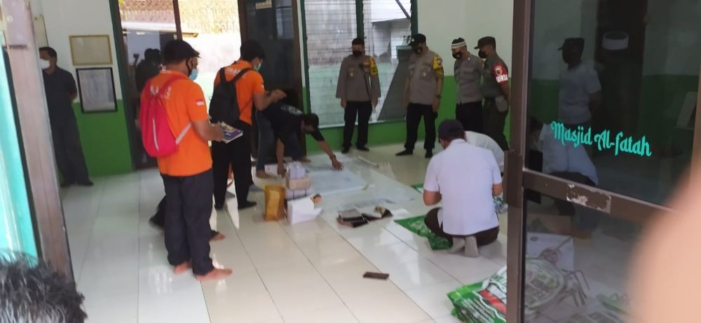 Polda Jatim Geledah Kantor Khilafatul Muslimin di Surabaya