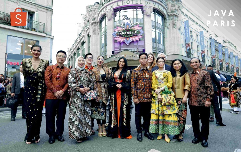 Batik Indonesia Curi Perhatian Warga Paris, Penjualan UMKM Meningkat 