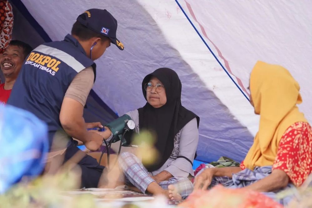 Posko Kesehatan Siapkan Obat dan Perawatan bagi Pengungsi Gempa Mamuju