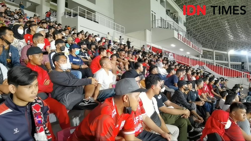 9 Potret Laga Persis vs PSS, 20 Ribu Penonton Padati Stadion Manahan