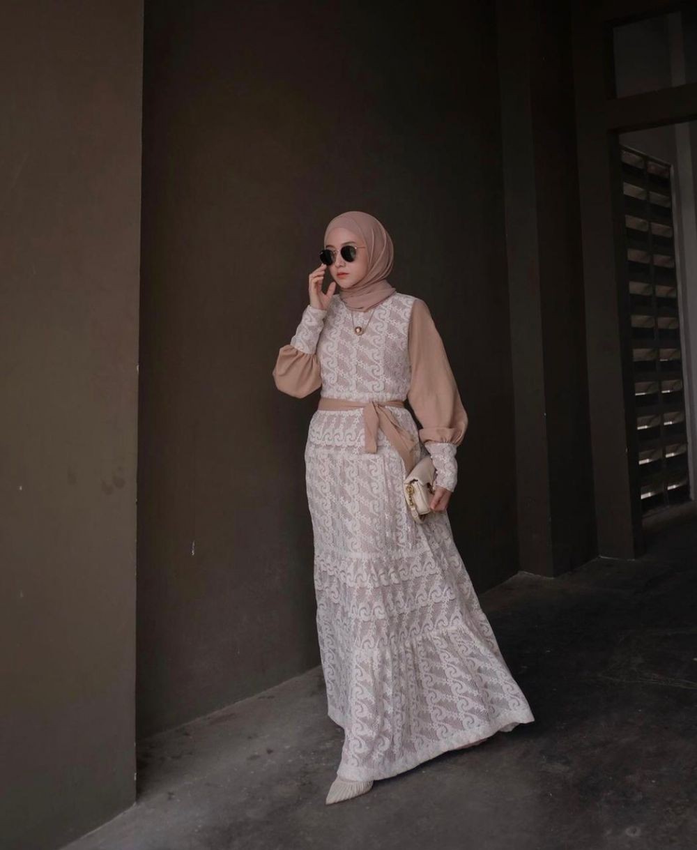 10 OOTD Hijab Earth Tone ala Nisa Cookie, Kalem dan Elegan